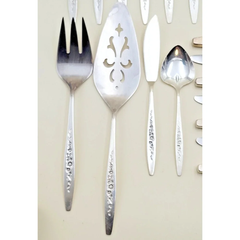 International Deep Silver LAUREL 46 Pc Wood Case Serving Utensils Embossed